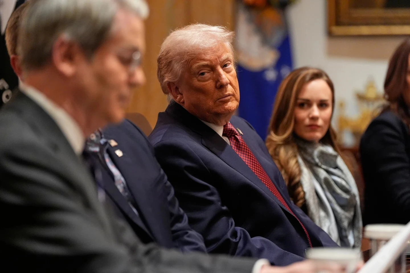 Tổng thống Trump gia tăng sức ép thương mại, mở gói hỗ trợ lớn cho nông nghiệp Mỹ