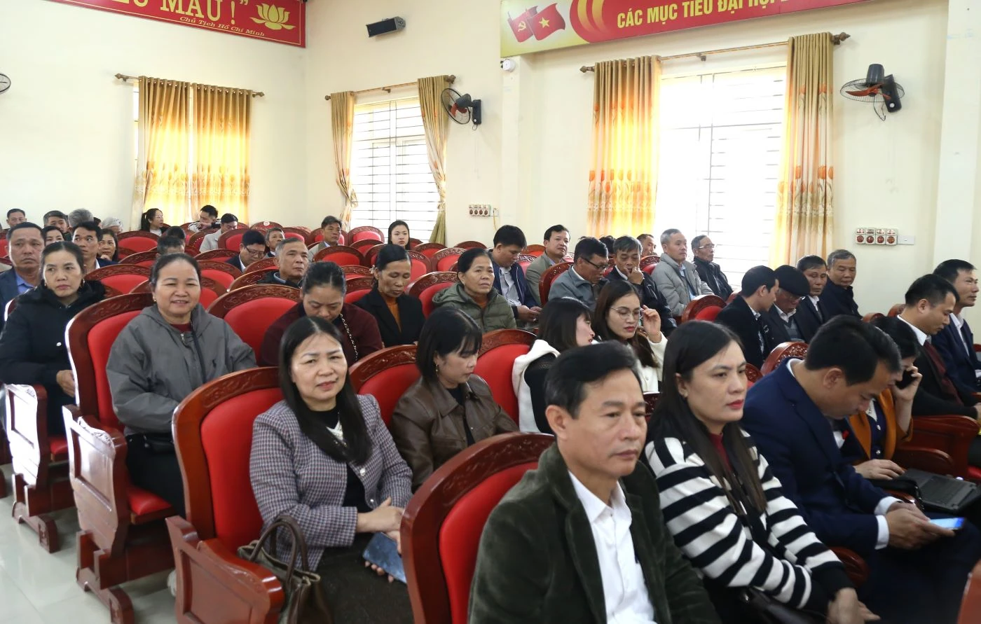 Bộ trưởng Bộ Dân tộc và Tôn giáo Đào Ngọc Dung tiếp xúc cử tri xã Quảng Chính