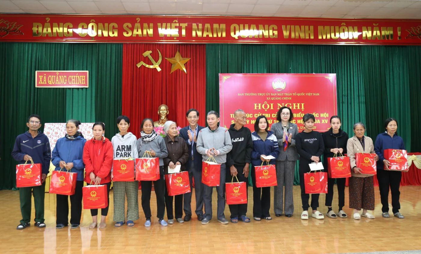 Bộ trưởng Bộ Dân tộc và Tôn giáo Đào Ngọc Dung tiếp xúc cử tri xã Quảng Chính