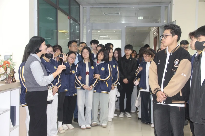 Sinh viên ngành Truyền thông đa phương tiện trải nghiệm thực tế tại Báo và Phát thanh, truyền hình Thanh Hóa