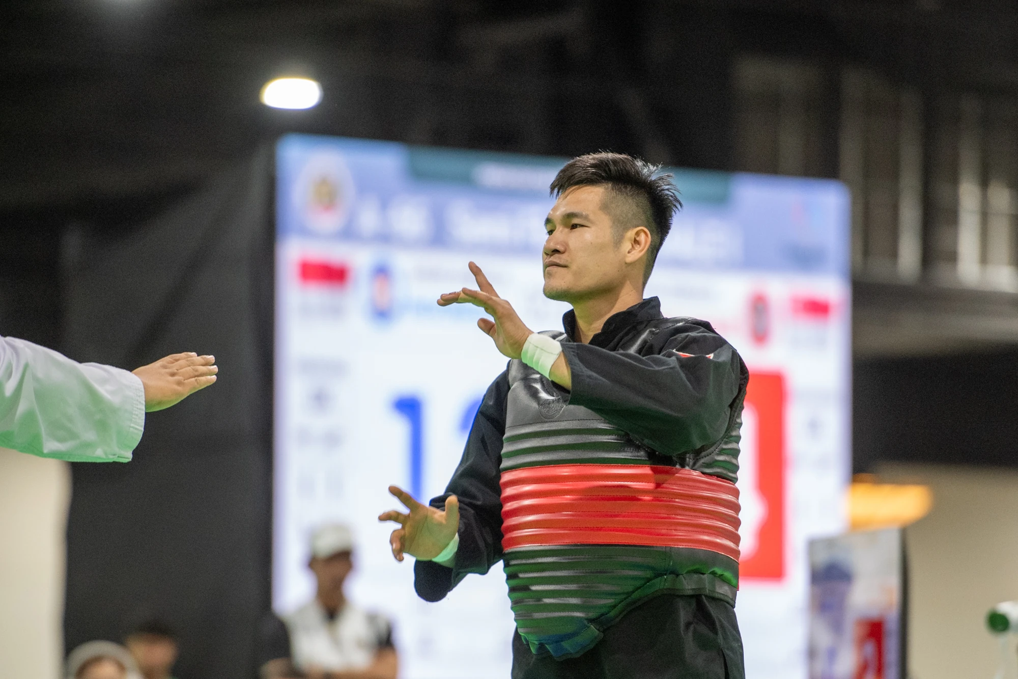SEA Games 33 ngày 16/12: Việt Nam bùng nổ 49 HCV; Điền kinh thắng lớn