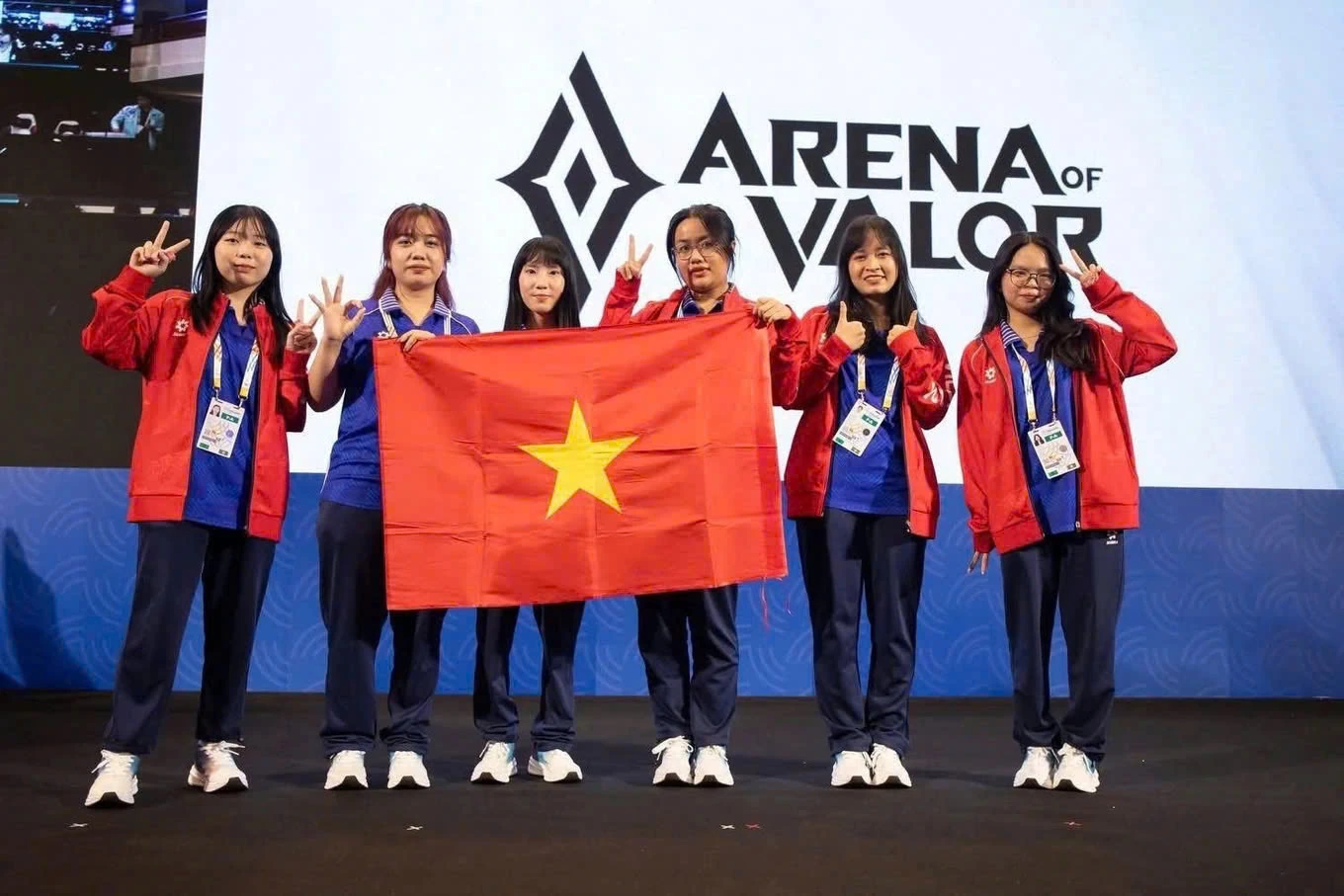 SEA Games 33 ngày 16/12: Việt Nam bùng nổ 49 HCV; Điền kinh thắng lớn