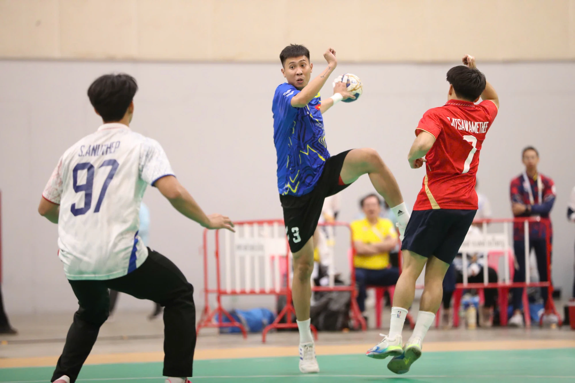 SEA Games 33 ngày 17/12: Ngày thi đấu bùng nổ, đoàn Việt Nam cán mốc 64 HCV