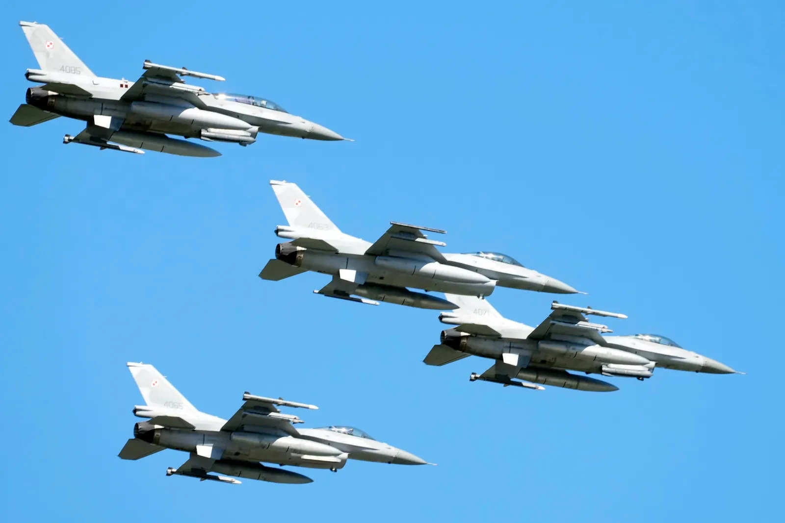 NATO điều động máy bay chiến đấu sau các cuộc tấn công tầm xa của Nga