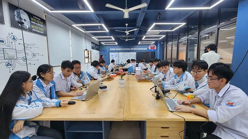 Phòng thực hành giáo dục STEM Innovation Petrovietnam: Không gian mở cho khoa học và sáng tạo