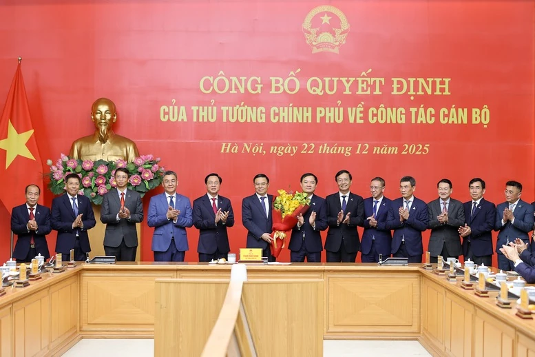 Thủ tướng trao Quyết định giao Quyền Bộ trưởng Bộ Công Thương