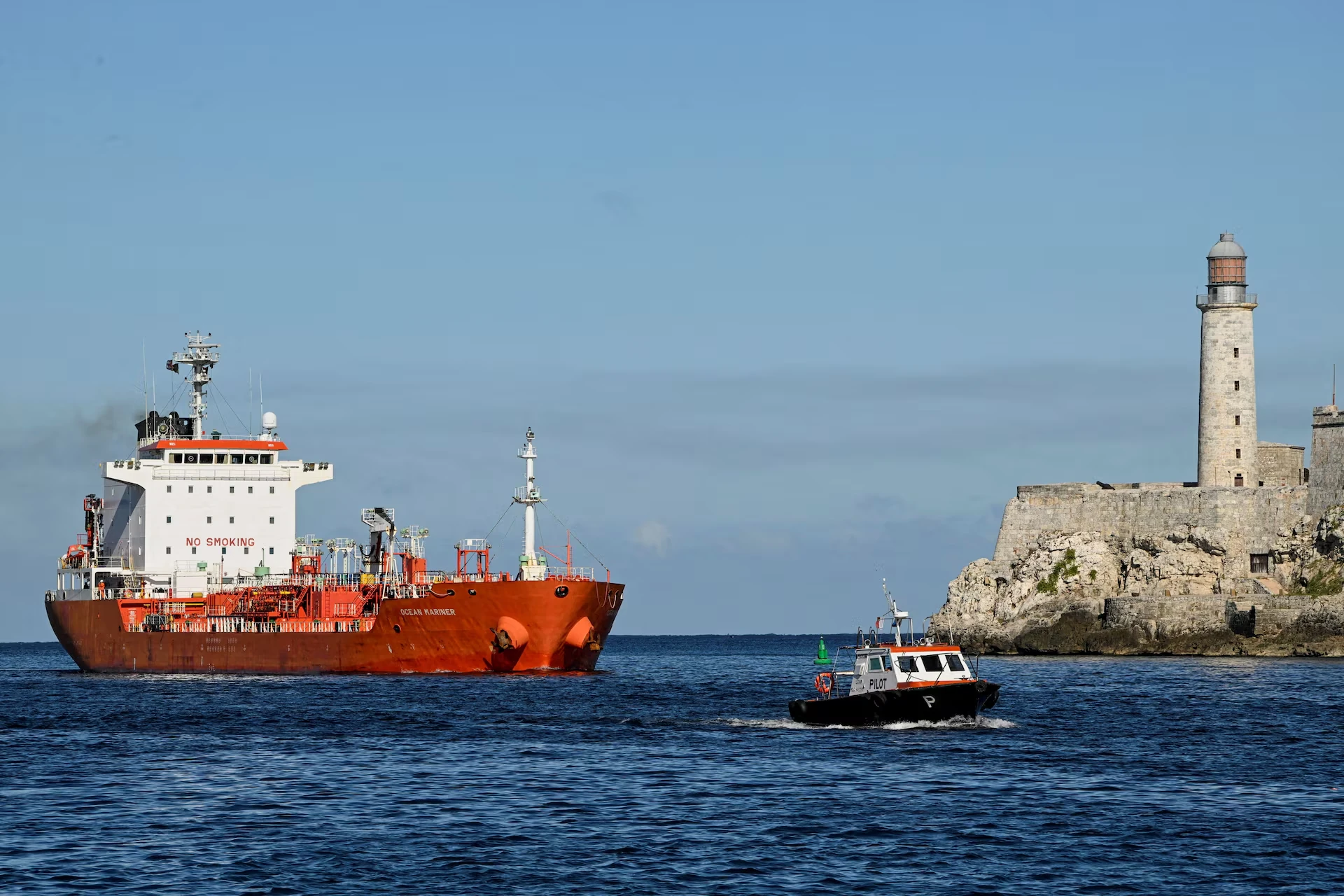 Mexico cân nhắc dừng xuất khẩu dầu sang Cuba trước lo ngại phản ứng từ Mỹ
