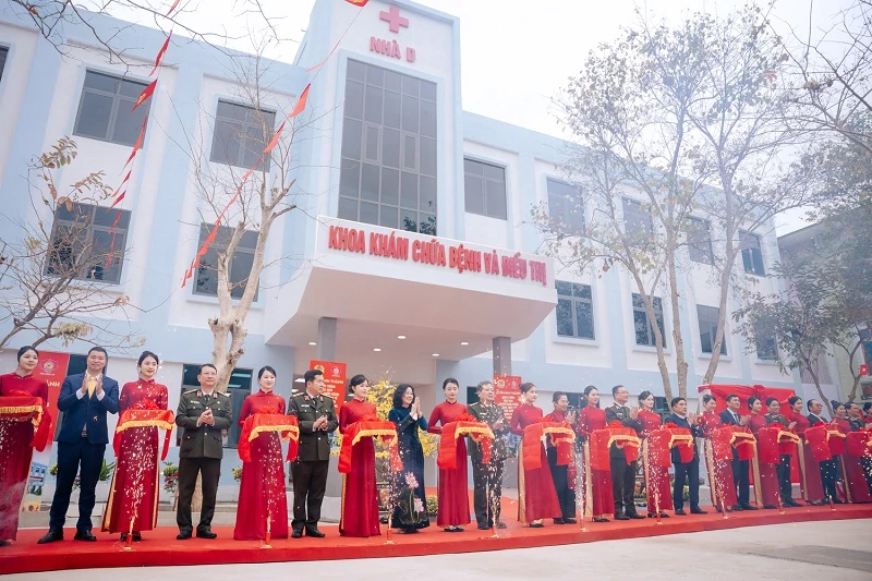 Sun Group tài trợ gói thiết bị y tế trị giá 12 tỷ đồng cho Trung tâm y tế Tương Dương