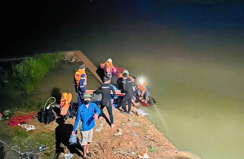 Tìm thấy nạn nhân mất tích sau tai nạn ô tô lao xuống sông
