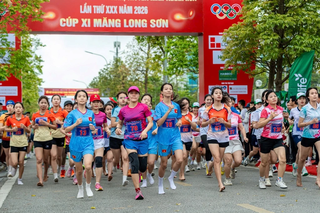 Nữ sinh Cao đẳng Y tế Thanh Hóa bứt phá, về nhất cự ly 3.000m tại Giải Việt dã Báo và PTTH Thanh Hóa