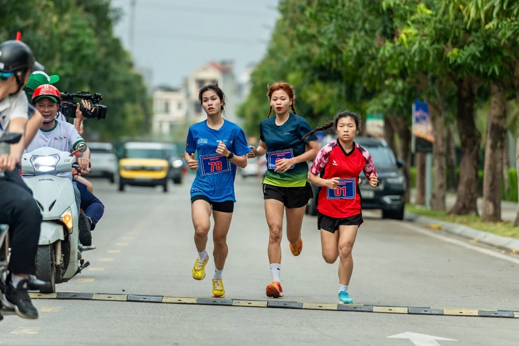 Nữ sinh Cao đẳng Y tế Thanh Hóa bứt phá, về nhất cự ly 3.000m tại Giải Việt dã Báo và PTTH Thanh Hóa