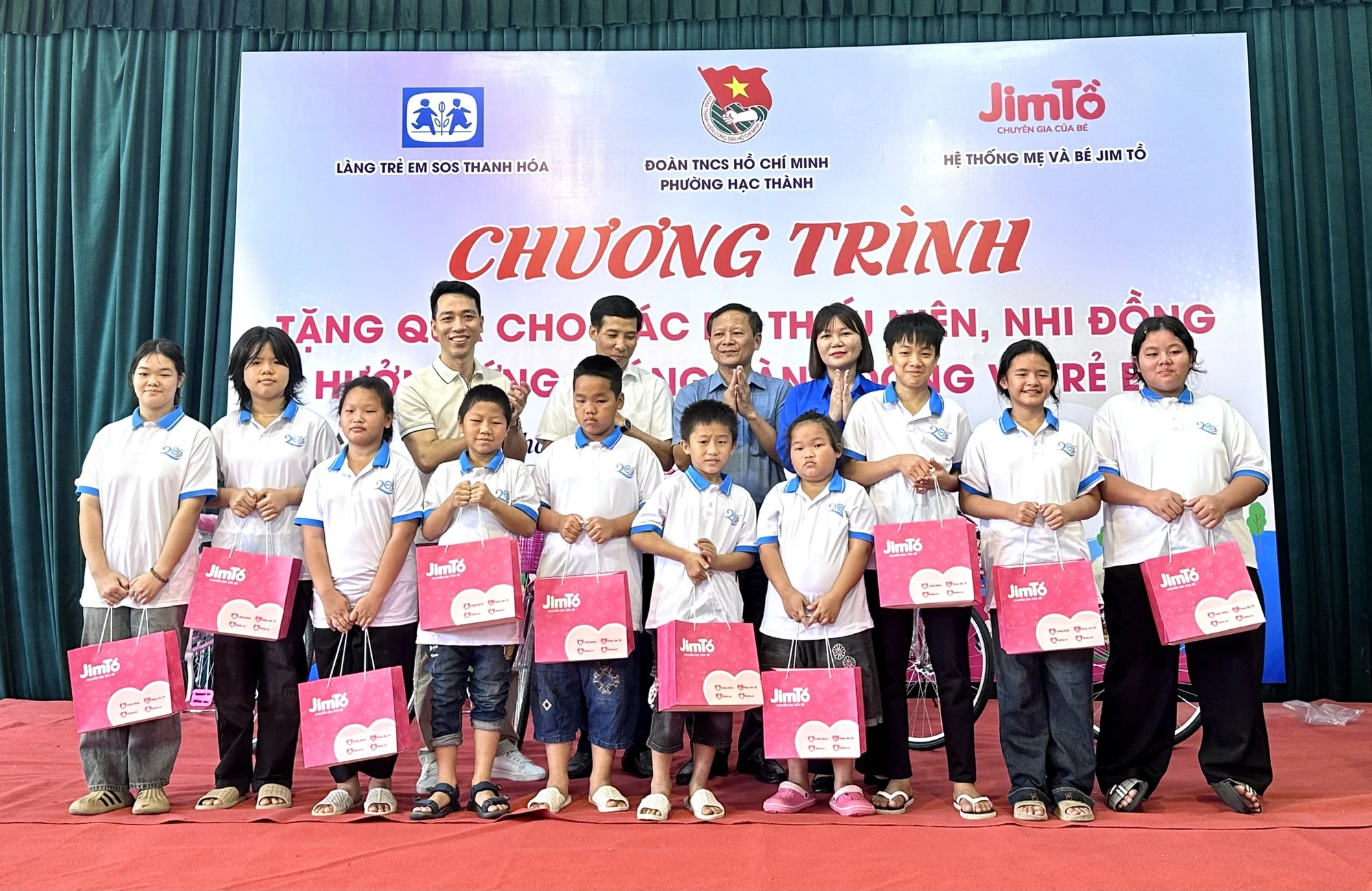 Tiếp sức mùa thi, trao yêu thương tới trẻ em Làng SOS Thanh Hóa
