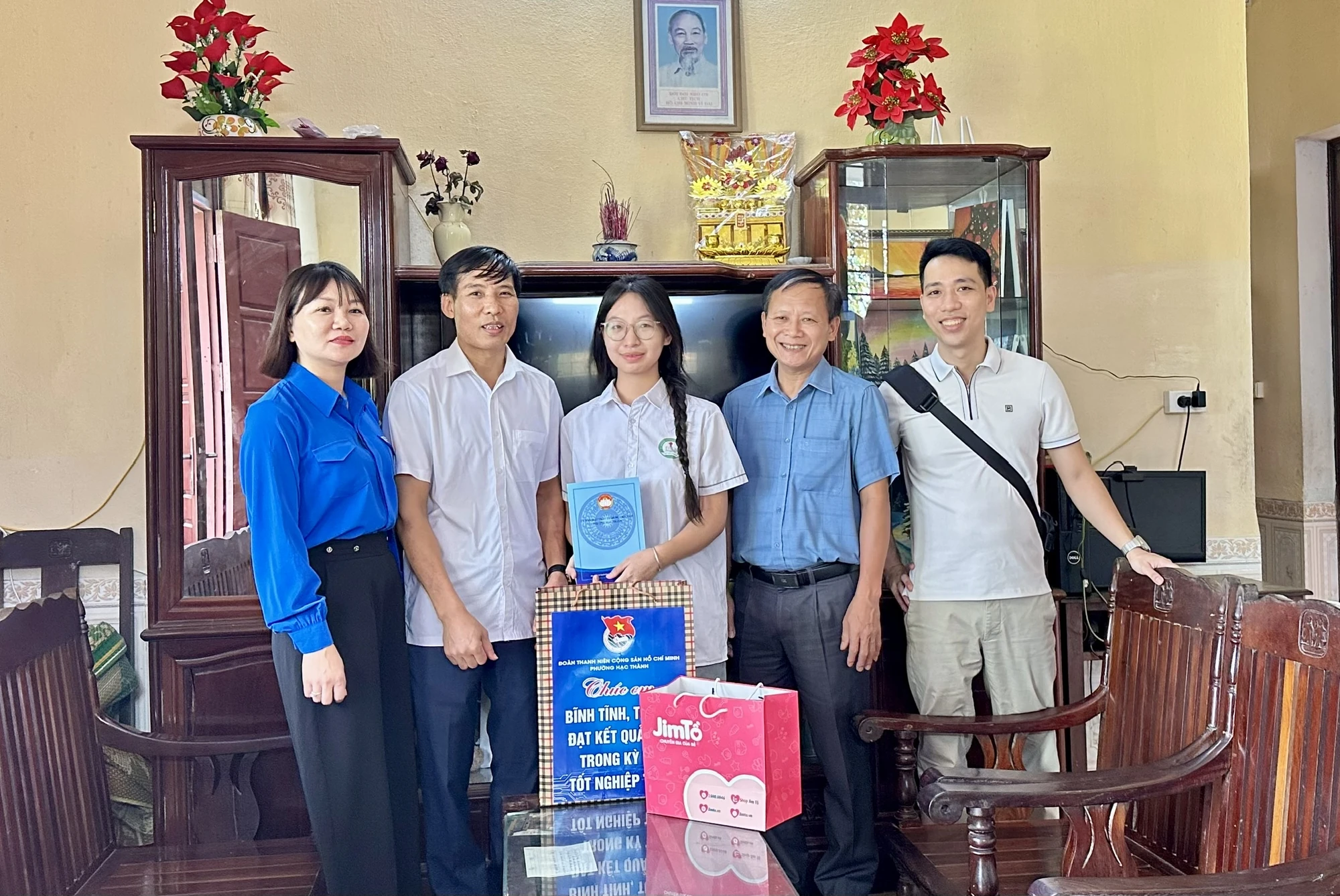 Tiếp sức mùa thi, trao yêu thương tới trẻ em Làng SOS Thanh Hóa