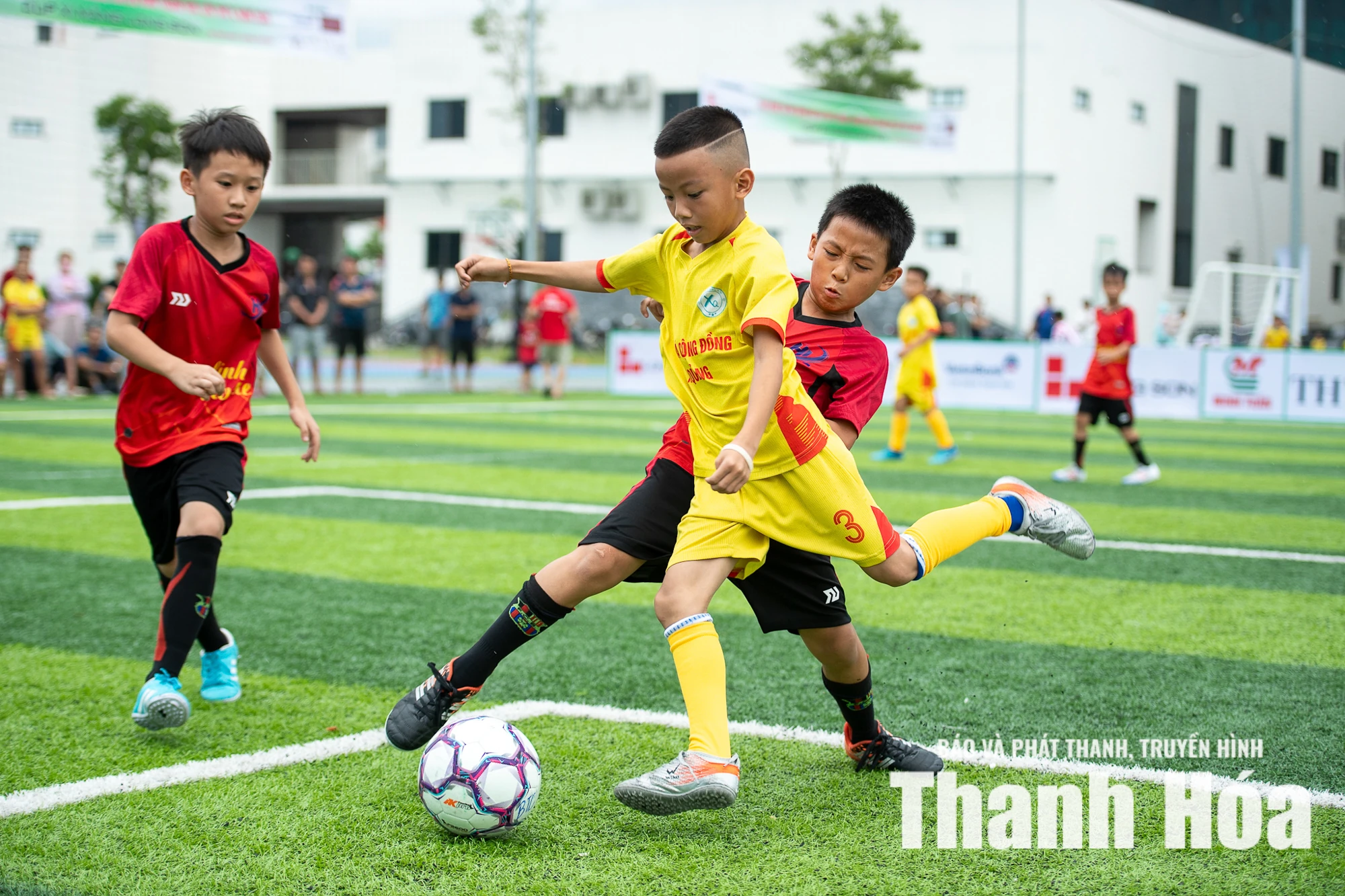 Mãn nhãn những cơn mưa bàn thắng trong ngày khai màn lứa tuổi U10