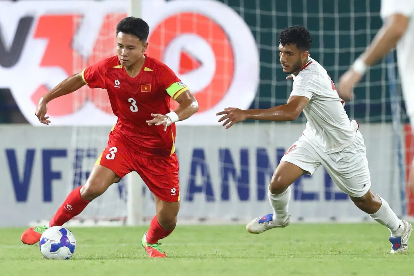 U20 Việt Nam thua ngược Iran và chính thức xuống hạng; Arsenal ngược dòng kịch tính thắng Chelsea
