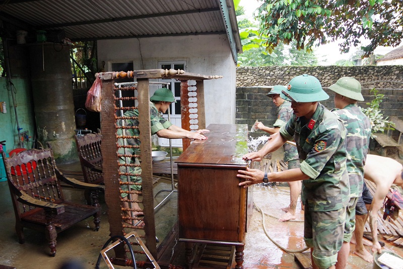 Lực lượng vũ trang Thanh Hóa vinh dự giúp dân khắc phục hậu quả mưa lũ