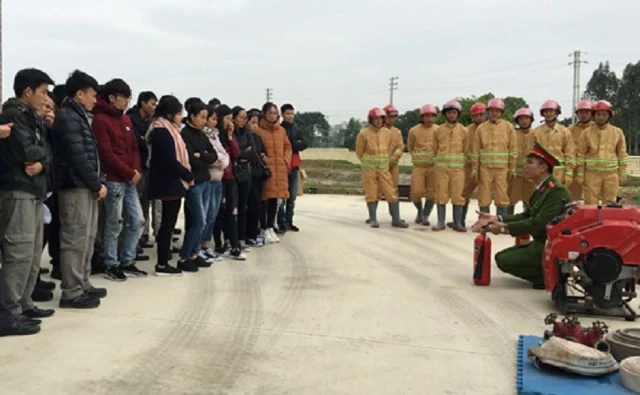 Tập huấn PCCC cho cán bộ, đội viên đội PCCC cơ sở tòa nhà Vincom Plaza và Công ty TNHH giầy Alina