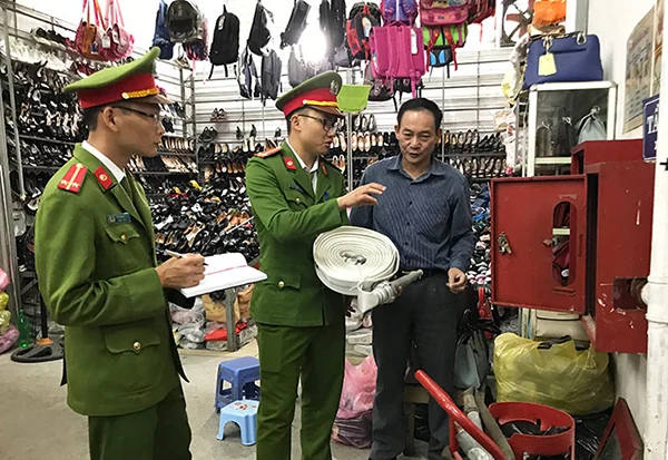 Phòng cháy, chữa cháy chợ dịp cuối năm
