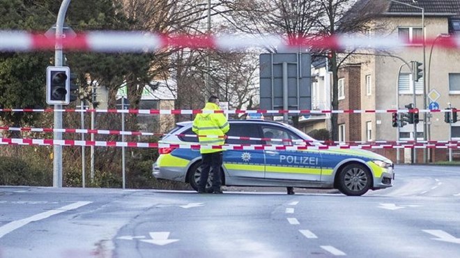 Cảnh sát Đức điều tra các vụ đâm xe theo hướng tấn công khủng bố