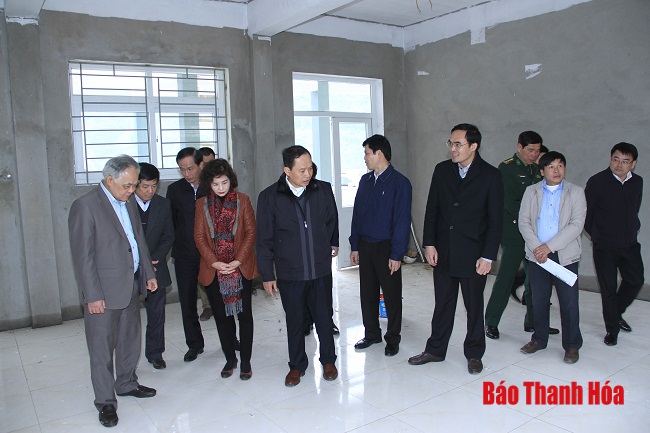 Đồng chí Bí thư Tỉnh ủy, Chủ tịch HĐND tỉnh kiểm tra tình hình ổn định đời sống dân cư sau thiên tai tại huyện Quan Hóa 