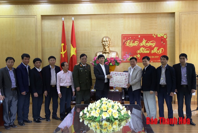 Chủ tịch UBND tỉnh thăm, chúc Tết nhân dân, cán bộ, chiến sỹ, công nhân trên địa bàn huyện Tĩnh Gia