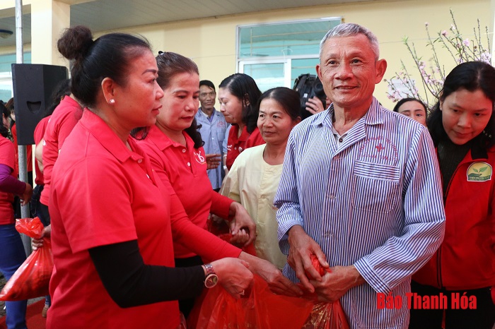 Xuân ấm áp – Tết yêu thương tại Bệnh viện Ung bướu Thanh Hóa