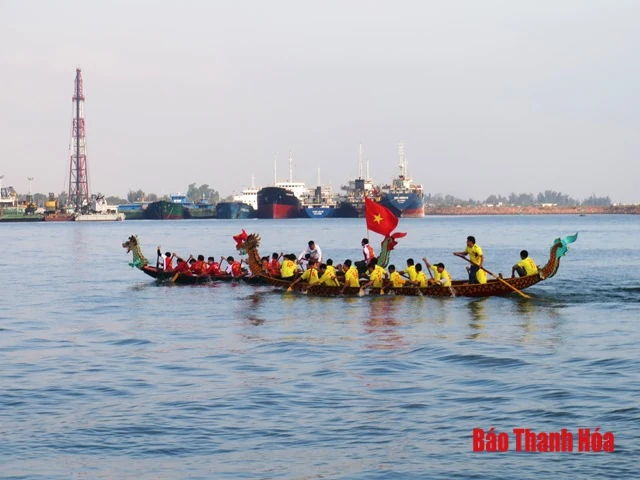 128 tay chèo tham gia Lễ hội đua thuyền truyền thống xã Hải Hà