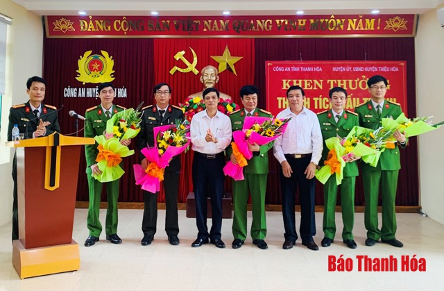 Khen thưởng 6 tập thể, 6 cá nhân có thành tích xuất sắc trong điều tra vụ nổ mìn tại xã Thiệu Tâm, huyện Thiệu Hoá
