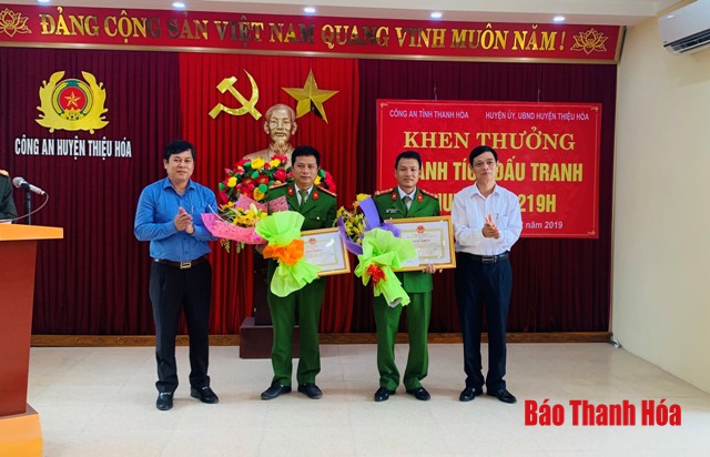 Khen thưởng 6 tập thể, 6 cá nhân có thành tích xuất sắc trong điều tra vụ nổ mìn tại xã Thiệu Tâm, huyện Thiệu Hoá