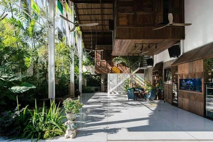 Ngôi nhà Sài Gòn xây thêm nhà đẹp như resort 