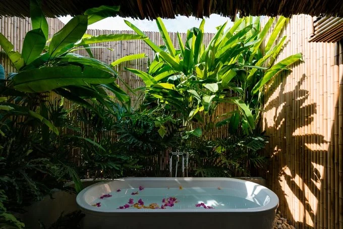 Ngôi nhà Sài Gòn xây thêm nhà đẹp như resort 