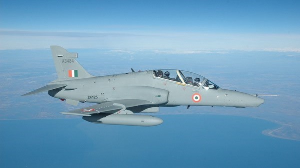 Pakistan bắn hạ 2 máy bay Ấn Độ, bắt giữ một phi công