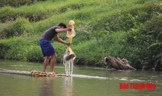 Tục lệ bảo vệ đàn cá trên sông Luồng của người Thái ở Quan Sơn 