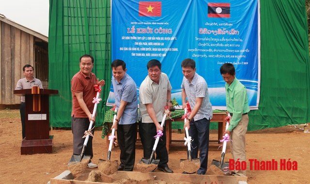 Lang Chánh khởi công xây dựng trường phổ thông cấp 2 tại cụm bản Phôn Xay, huyện Sầm Tớ, tỉnh Hủa Phăn CHDCND Lào