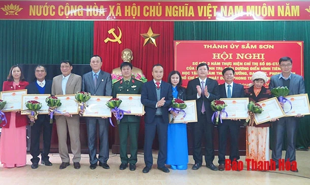 Gắn việc học tập và làm theo Bác với thực hiện nhiệm vụ chính trị của địa phương, cơ quan, đơn vị