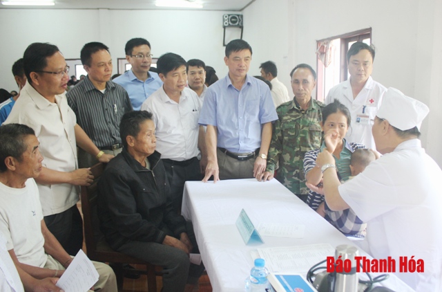 Gần 800 lượt bà con nhân dân huyện Viêng Thoong, tỉnh Bô Ly Khăn Xay-Lào được cấp thuốc miễn phí