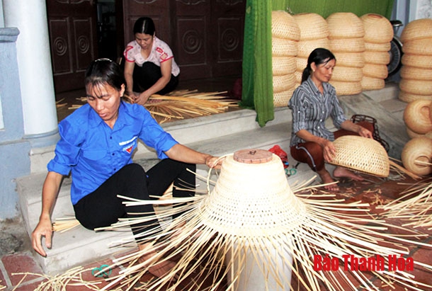 Nghề đan lát tại xã Hoằng Trạch tạo việc làm cho hơn 200 lao động