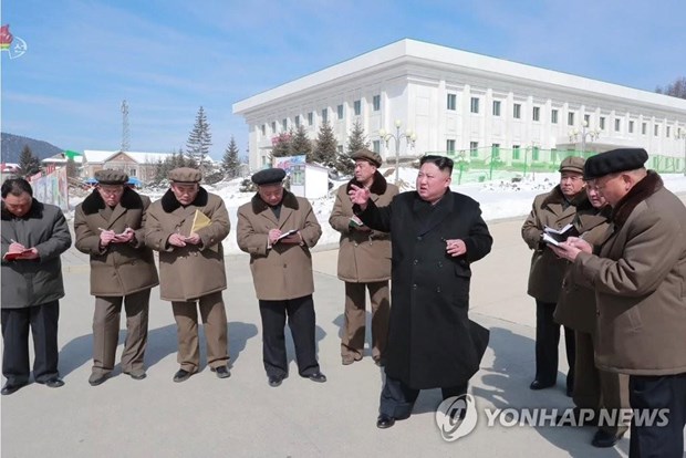 Nhà lãnh đạo Triều Tiên Kim Jong-un thị sát cơ sở đang được xây dựng