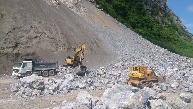 Hơn 10 tỷ đồng khai thác mỏ đá vôi làm vật liệu xây dựng thông thường tại núi Mố
