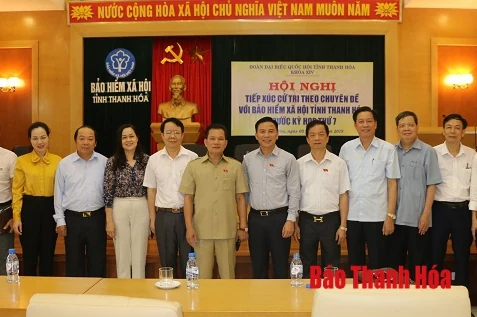 Đoàn ĐBQH tỉnh tiếp xúc cử tri tại Bệnh viện Đa khoa tỉnh và Bảo hiểm xã hội tỉnh