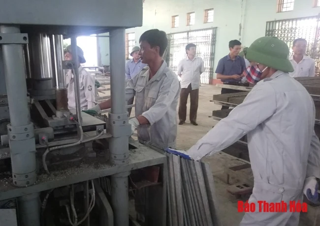Tăng cường kiểm tra, giám sát việc thực hiện các nhiệm vụ khoa học và công nghệ