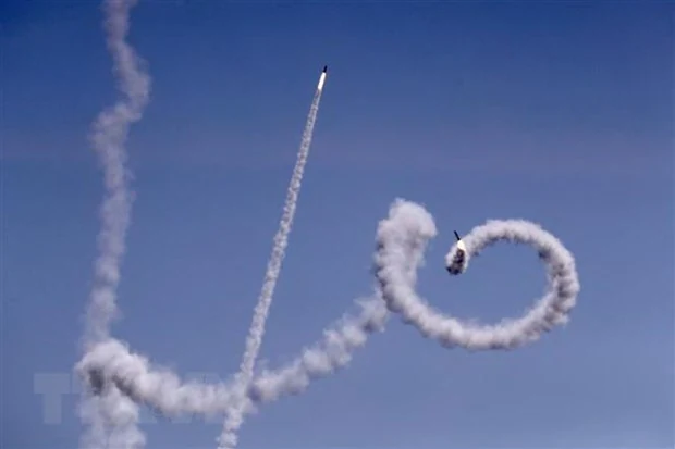 Israel tuyên bố tấn công mạnh mẽ để đáp trả các vụ nã rocket từ Gaza