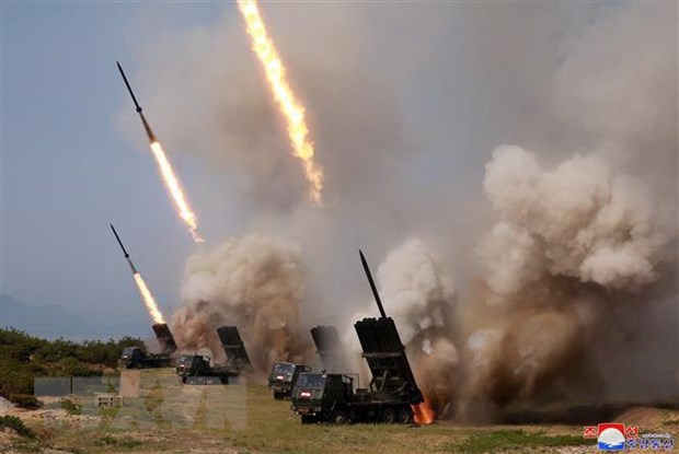 Hàn Quốc: Triều Tiên thử vũ khí dẫn đường và giàn phóng rocket mới