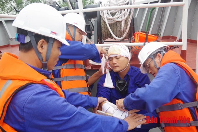 Diễn tập khắc phục sự cố tràn dầu