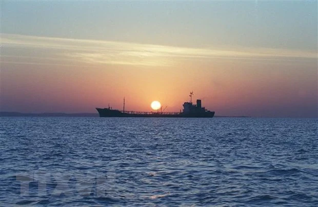 UAE thông báo 4 tàu thương mại bị tấn công ngoài eo biển Hormuz