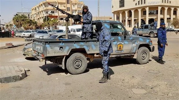 IS đụng độ các tay súng của tướng Haftar, tấn công mỏ dầu ở Nam Libya