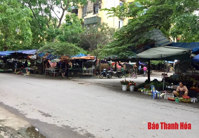 Phía sau câu chuyện xóa bỏ chợ cóc, chợ tạm