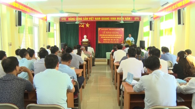 Huyện Quan Hóa: Khai giảng lớp dự nguồn Ban Chấp hành Đảng bộ huyện và các chức danh lãnh đạo chủ chốt