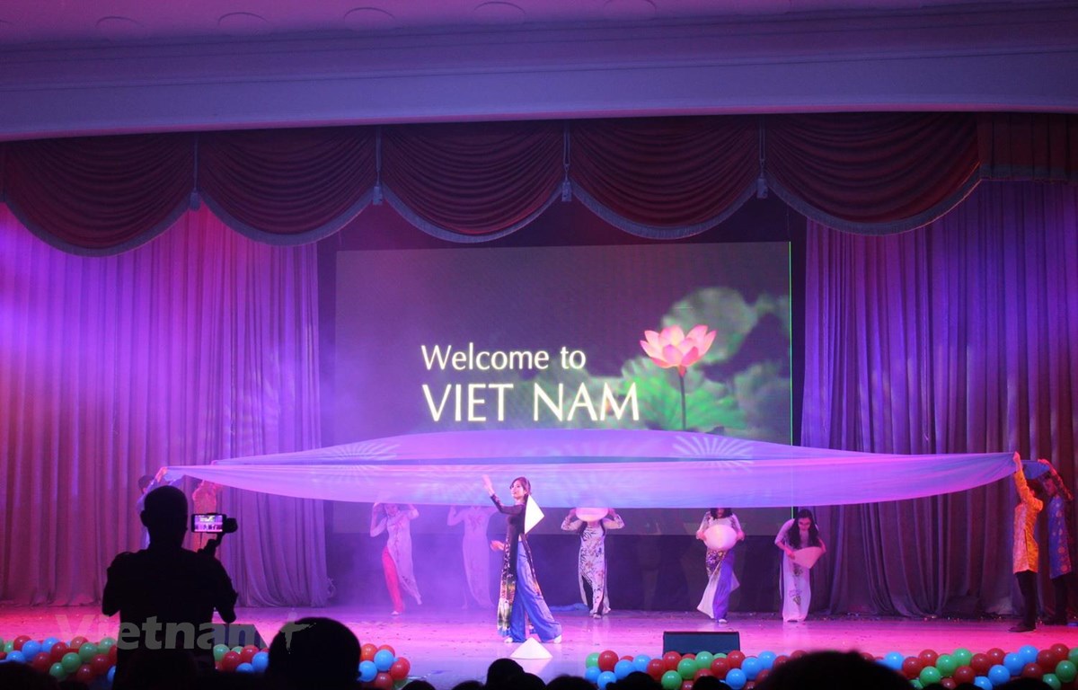 Người đẹp Việt giành Á hậu 2 cuộc thi Hoa hậu các dân tộc tại Ural