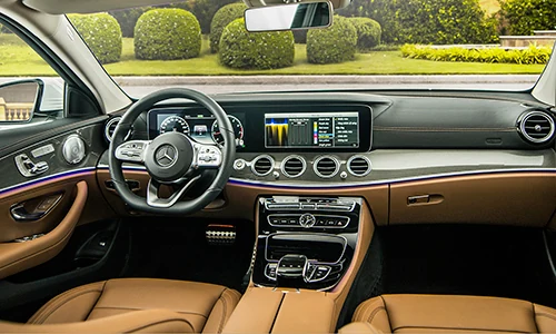 Mercedes E 350 AMG - xe sang hiệu suất cao giá 2,9 tỷ đồng